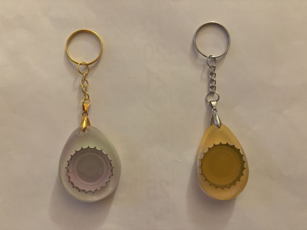 2 PORTA CHIAVI COME NUOVI UNICI HANDMADE CON TAPPI CERES DENTRO FATTI A MANO - Foto 4