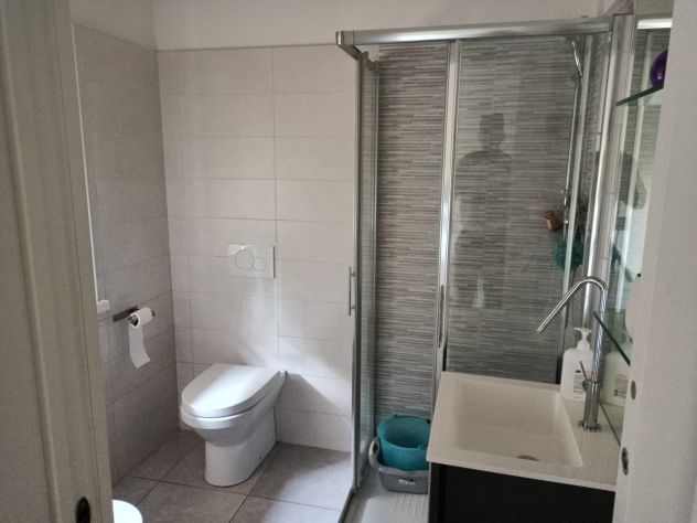 Arredamento completo appartamento moderno – cucina, camere, soggiorno - Foto 9
