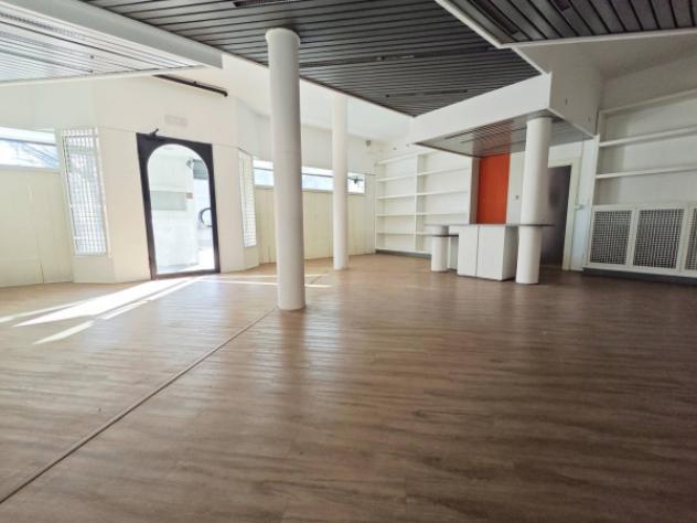 Immobile di 214 m² con 2 locali in affitto a Vicenza