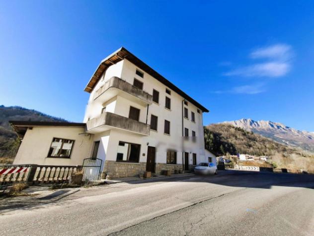 Immobile in asta di 784 m² con più di 5 locali in vendita a Lusevera - Foto 3