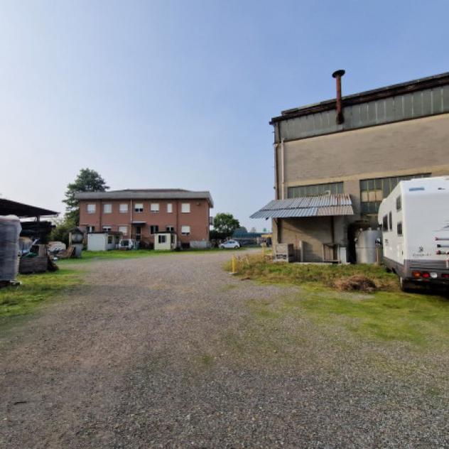Immobile di 1540 m² con più di 5 locali in vendita a Pero - Foto 2