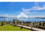 Villa singola con totale vista lago