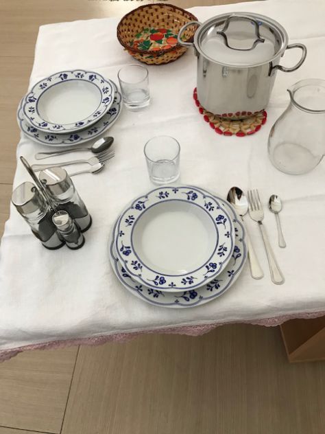 set accessori per la tavola+cuscini +tavolo stiro+ varie