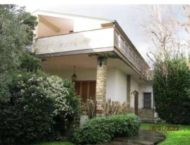 Immobile in asta di 266 m² con più di 5 locali e box auto in vendita a Campi Bisenzio - Foto 2