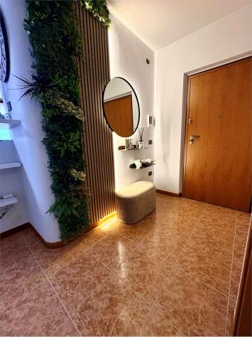 V005527 - TRILOCALE IN OTTIMO STATO, CON ASCENSORE, GARAGE E CANTINA - Foto 14