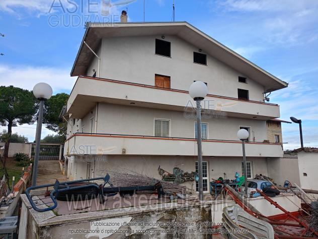 IMMOBILI-IMMOBILE COMMERCIALE-Via Canaparo, Scorciosa CH, Italia - Foto 4