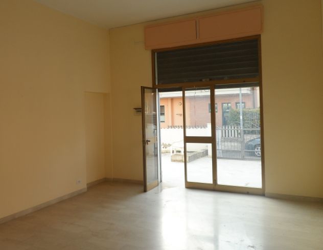 AFFITTASI LUMINISO LOCALE DI MQ 35 - Foto 4