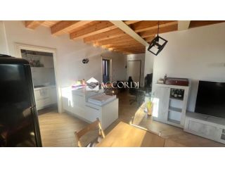 APPARTAMENTO di 3 vani e di 80 mq (CONEGLIANO) rif. MM4444
