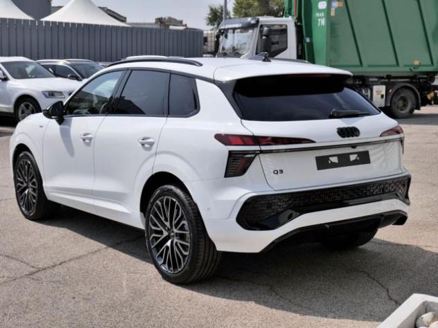 AUDI Q3 NEW 2.0 Tdi 150cv S-tronic S-line edition rif. 23993546 - Foto 3