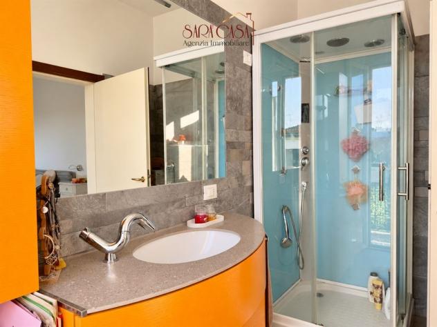 Casa bifamiliare con ampi servizi e corte esclusiva - Foto 10