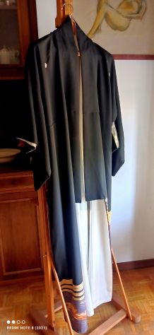 Kimono Kurotomesode autentico in seta con 5 stemmi" - Foto 3