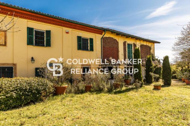 Rustico / Casale di 504 m² con più di 5 locali e box auto in vendita a Portacomaro