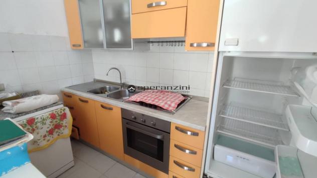 Fossombrone proponiamo in vendita in una zona residenziale e tranquilla, appartamento al piano terra di circa 80 mq scoperto esclusivo.
l'appartamento - Foto 2
