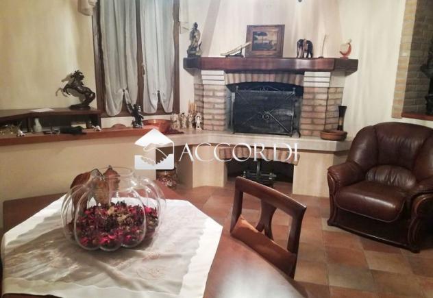 CASA INDIPENDENTE di 7 vani e di 300 mq (FOLLINA) rif. RB58_5