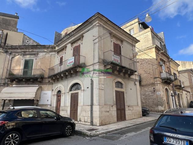 Rif. 9599 - Palazzetto d'Epoca con tripla esposizione in "Piazza Fonti", Ragusa - Foto 2