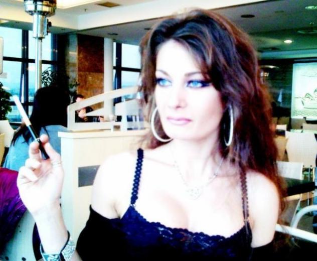 Vivere_Vivere: alta 167cm, 53kg, cerco uomo vicino Tel: