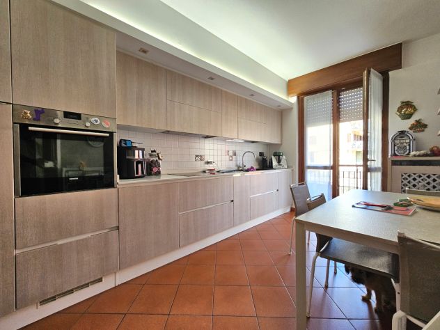 Ampio trilocale ristrutturato con cantina - Foto 7