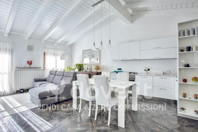 Attico / Mansarda di 77 m² con 3 locali in vendita a Comerio