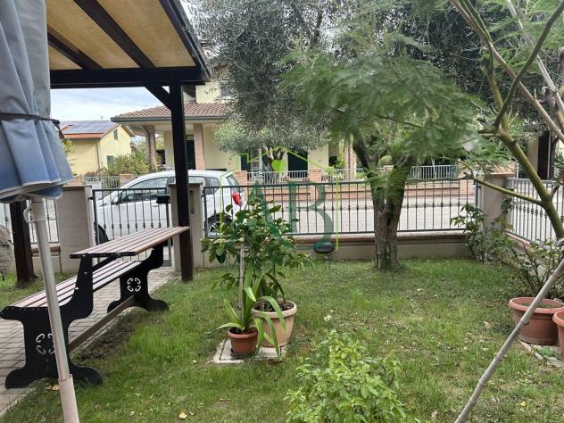 Villetta ad angolo con giardino - Foto 4