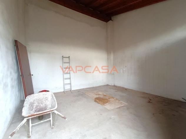 RUSTICO CON PROGETTO APPROVATO, DUE AUTORIMESSE E CORTILE - Foto 15