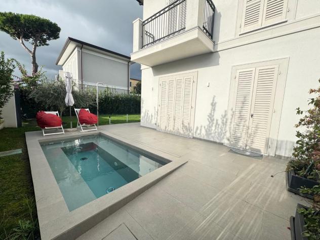 Villetta bifamiliare in affitto a Forte dei Marmi 200 mq Rif: 1244024