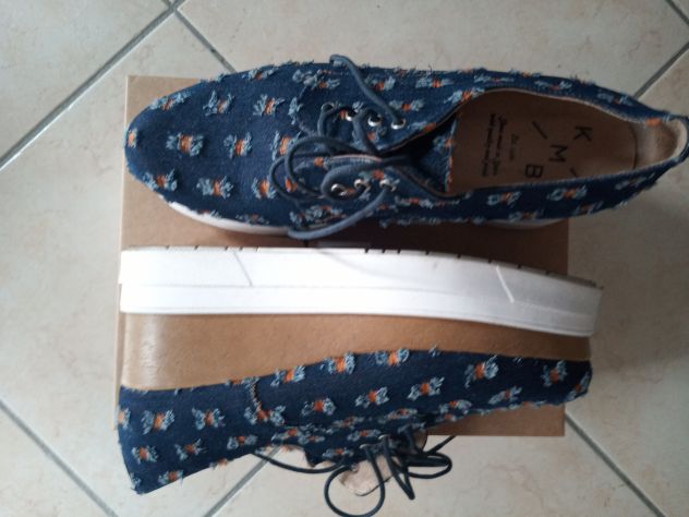 Scarpe sportive da donna.