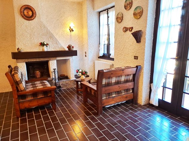 Vendesi casa indipendente in centro paese con giardino - Foto 5