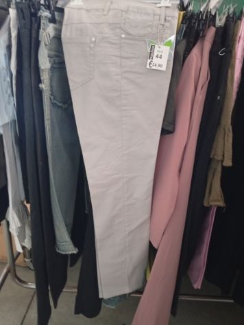 VENDESI 150.000 CAPI ABBIGLIAMENTO DONNA A GRANDI STOKKISTI - Foto 2