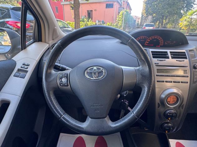 Toyota Yaris 1.3 5 porte Sol - Foto 7