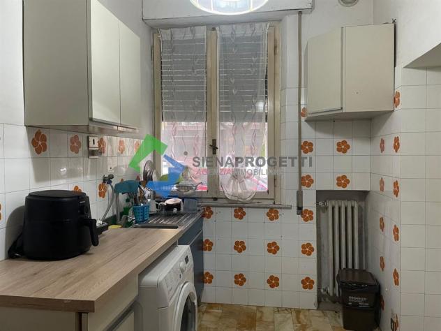 Viale Mazzini, grande appartamento con ingresso al piano terreno con posto auto e terrazzo esclusivo. . - Foto 13