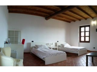 NOVOLI AFFITTASI APPARTAMENTO PER IMPRESE EDILI  3 CAMERE (7/8 POSTI LETTO)