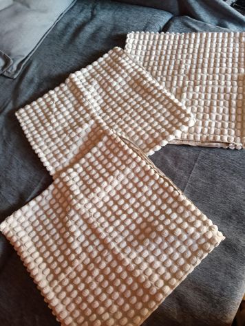 Tre federe da cuscino Ikea, modello Svartpoppel