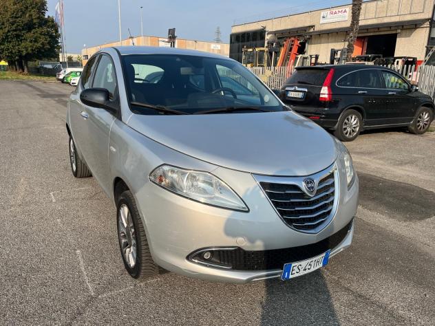 Lancia Ypsilon 0.9 TwinAir 85 CV 5 porte Metano Ecochic Silver - Foto 2