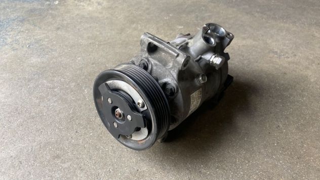 Compressore climatizzatore Volkswagen Golf 7 1.6TDI del 2015 (5Q0820803G) - Foto 2
