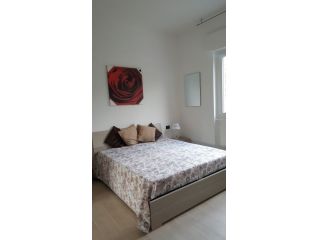 BARANZATE affittasi bilocale completamente ristrutturato arredato con giardino