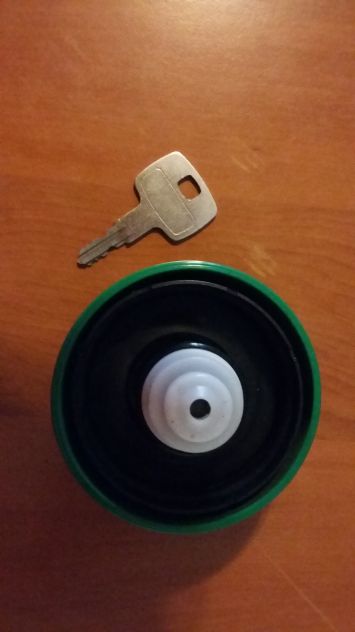 Tappo serbatoio della benzina con chiavi