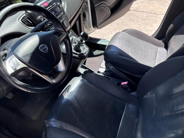 Lancia Ypsilon 1.2 69 CV 5 porte S&S Platinum - Foto 9