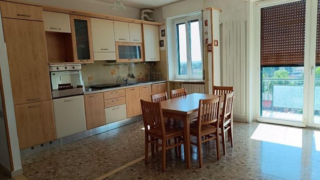 Trilocale arredato con lunga balconata e cantina - Foto 6