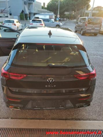 VOLKSWAGEN Golf 1.5 eTSI 150 CV EVO ACT DSG R-Line rif. 24107558 - Foto 4