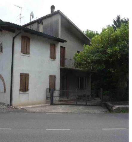 Immobile in asta di 759 m² con più di 5 locali e box auto in vendita a Concamarise - Foto 3