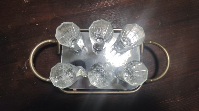 Vassoio vintage con 6 bicchieri in vetro