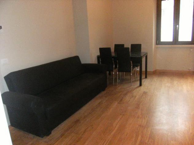 Milano - ottimo Biolcale Piano rialzato Corso Sempione 15 - Mq 48 . info tel 3337486559 - 3384983769