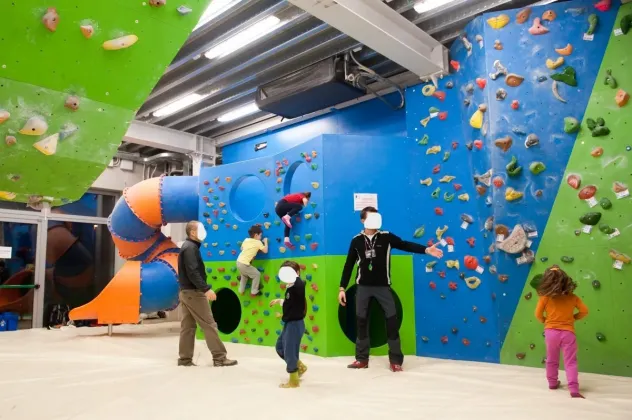 Arrampicata per bambini, giochi gonfiabili, scivoli, playground - Foto 3