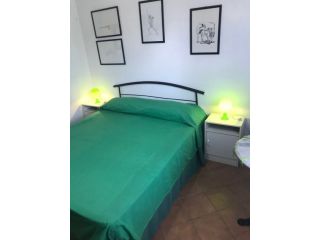 Camera con bagno ed angolo cottura