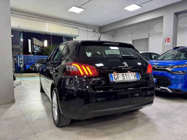 Peugeot 308 1.5 BlueHDi 130cv EAT8 Business 2021 - Foto 5