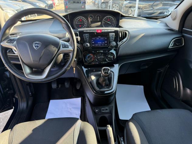Lancia Ypsilon 0.9 TwinAir 85 CV 5 porte Metano Ecochic Silver - Foto 8