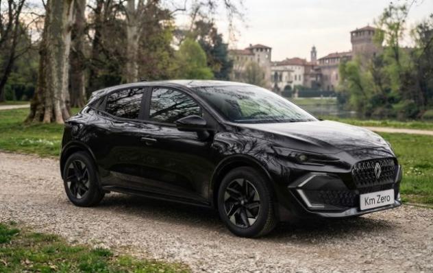 RENAULT Clio APERTI AD AGOSTO rif. 24043534