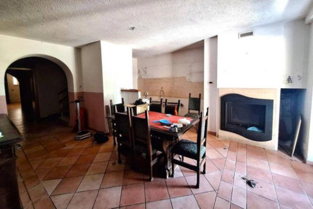 Immobile in asta di 228 m² con più di 5 locali e box auto in vendita a Gualdo Tadino - Foto 4
