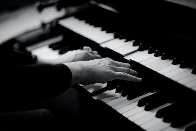 Organista per musica funerale