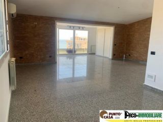 Proponiamo in affitto – Attico vista mare in Via Federico Ferrari Orsi